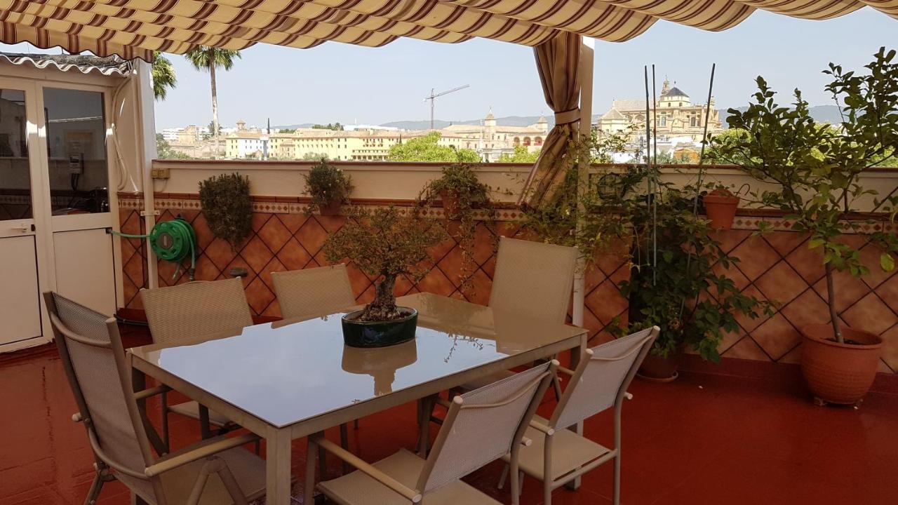 Al pie del Puente Romano